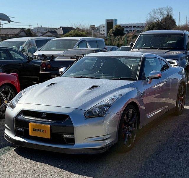 Nissan GTR R35 exterior