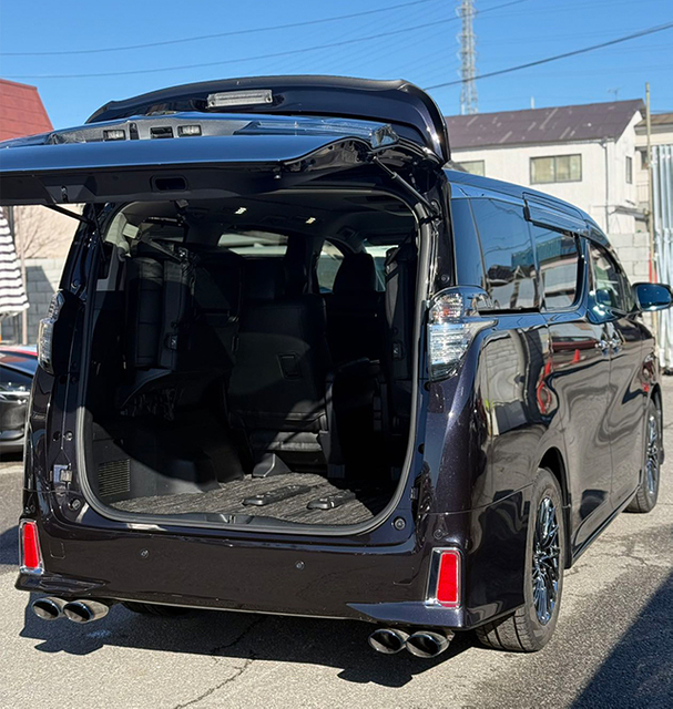 Toyota Vellfire exterior