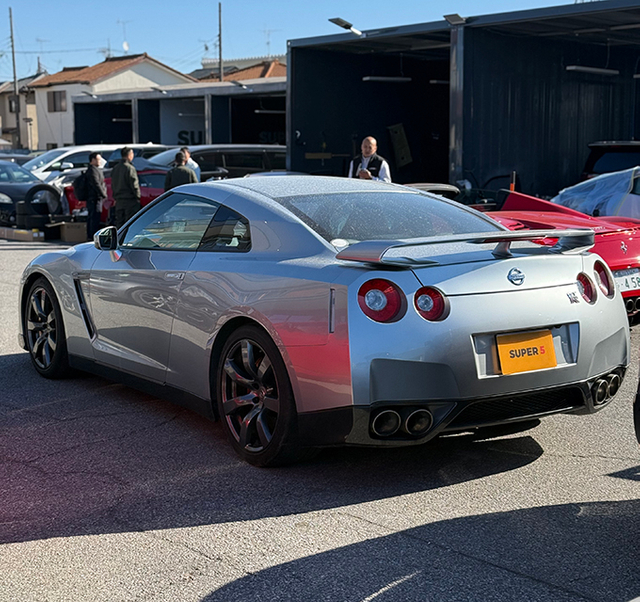 Nissan GTR R35 exterior
